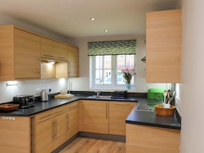 Fridge, dishwasher, cookware/dishes/utensils