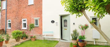 Cottage | Property grounds