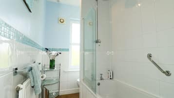Cottage | Bathroom | Shower