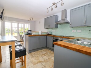 Cottage | Interior - Hall Cottage (Richmond)