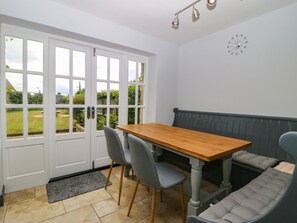 Cottage | Interior - Hall Cottage (Richmond)