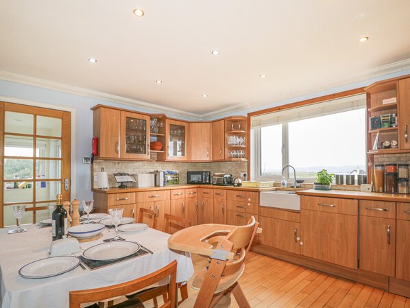 Cottage | Private kitchen | Fridge, dishwasher, cookware/dishes/utensils - Hebridean View (Waternish)