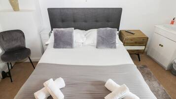 2 bedrooms, individually decorated, individually furnished