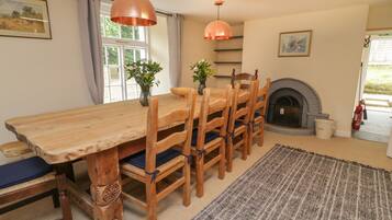 Cottage | Private kitchen | Fridge, microwave, dishwasher, electric kettle