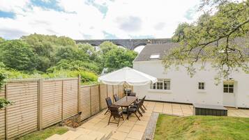 Cottage | Property grounds