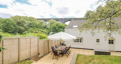 9 Copes Gardens