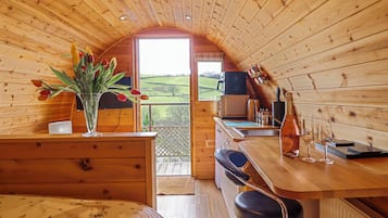 Cottage | 1 bedroom, individually decorated, individually furnished, free WiFi