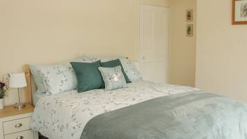 Cottage | 3 bedrooms, individually decorated, individually furnished, free WiFi