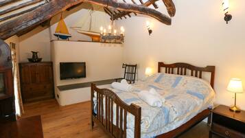 Cottage | 2 bedrooms, individually decorated, individually furnished, free WiFi