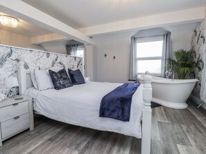 Cottage | 1 bedroom, individually decorated, individually furnished, free WiFi - The Wren (Colwyn Bay)