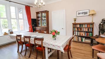 Cottage | Interior