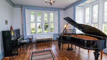 Cottage | Interior