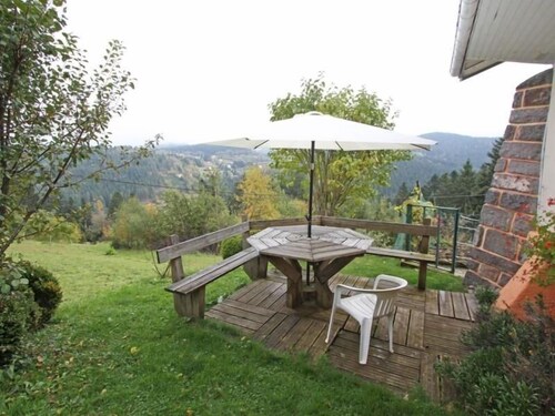 Charming cottage with terrace, WiFi and motorbike garage in Gérardmer