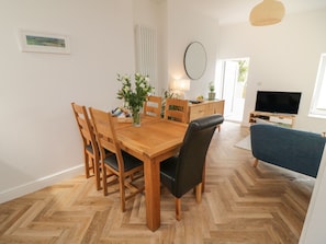Cottage | Private kitchen | Fridge, microwave, dishwasher, electric kettle - Through The Porthole (Falmouth)