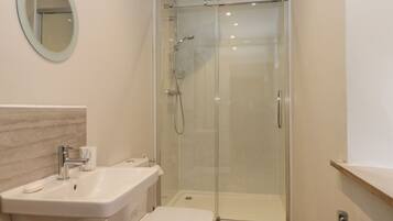Cottage | Bathroom | Shower