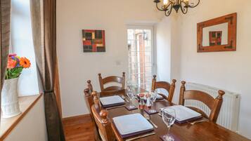 Cottage | Private kitchen | Fridge, dishwasher, electric kettle, cookware/dishes/utensils