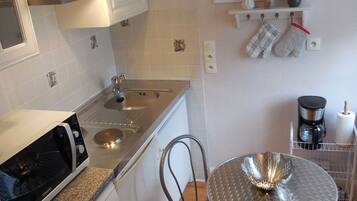 Réfrigérateur, micro-ondes, lave-vaisselle