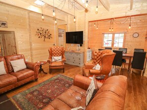 Cottage | Living room - Bryn Derwen Lodge (Bangor)