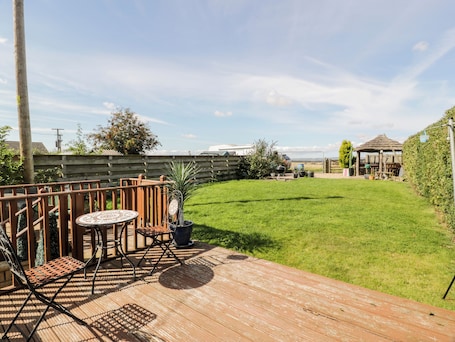 Cottage | Property grounds