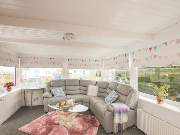 Cottage | Living room | TV - Sandpiper (Dumfries)