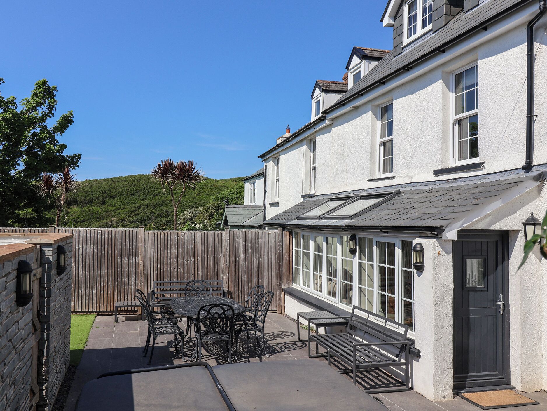 Cottage | Outdoor dining