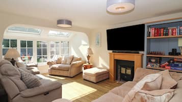 Cottage | Ruang tamu | Pendiangan