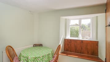 Cottage | Private kitchen | Fridge, microwave, cookware/dishes/utensils