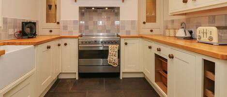 Cottage | Interior