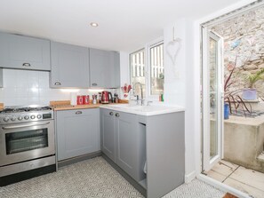 Cottage | Interior - Spring Rose Cottage (Portland)