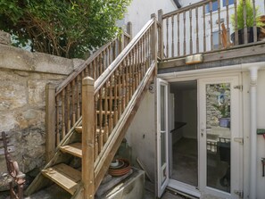 Cottage | Interior - Spring Rose Cottage (Portland)