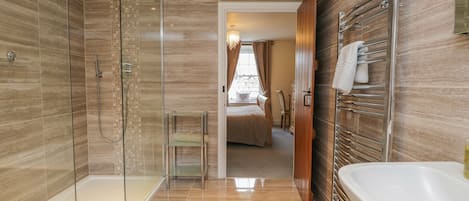 Cottage | Bathroom | Shower