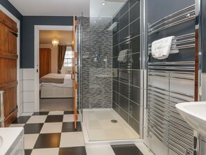 Cottage | Bathroom