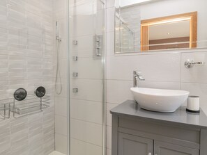 Cottage | Bathroom | Shower