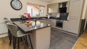 Ferienhaus | Eigene Küche | Kühlschrank, Geschirrspüler, Wasserkocher, Toaster