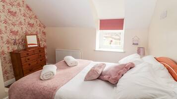 Cottage | 2 bedrooms, individually decorated, individually furnished, free WiFi