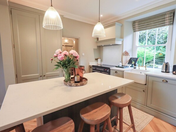 村舍 | 私人厨房 | 冰箱、洗碗机、厨具/餐具