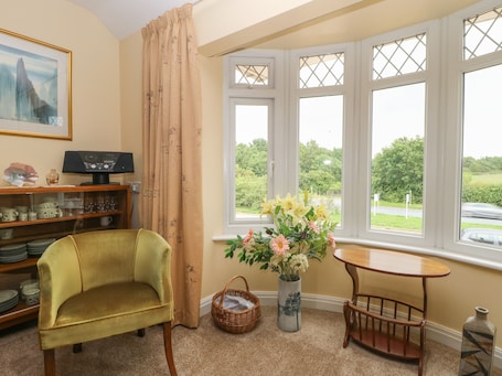 Cottage | Living room. The Gables