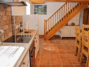 Cottage | Private kitchen | Fridge, dishwasher, cookware/dishes/utensils