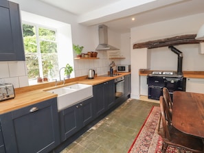 Cottage | Interior - Cwmalis Hall (Llangollen)