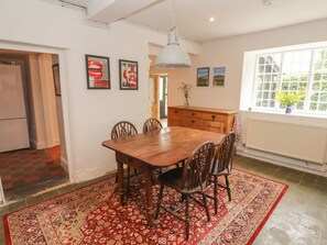 Refrigerador, lavavajillas, tetera/pava eléctrica, tostadora