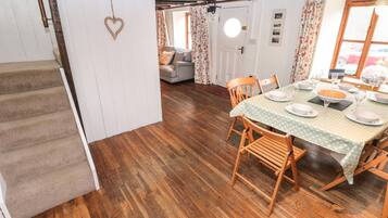 Cottage | Bếp riêng | Tủ lạnh, máy rửa bát, ấm điện, lò nướng bánh mì