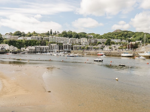 1 South Snowdon Wharf