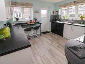 Fridge, dishwasher, electric kettle, cookware/dishes/utensils - Island View Cottage (Morpeth)