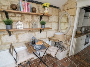 Cottage | Private kitchen | Fridge, dishwasher, electric kettle, toaster - Thimble Cottage (Cheltenham)