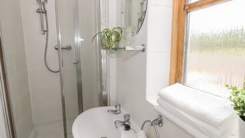 Cottage | Bathroom | Shower