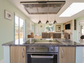 Refrigerador, lavavajillas, tetera/pava eléctrica, tostadora