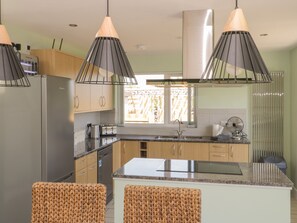 Ferienhaus | Eigene Küche | Kühlschrank, Mikrowelle, Geschirrspüler, Wasserkocher