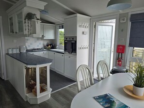 Cottage | Cuisine privée | Réfrigérateur, lave-vaisselle, bouilloire électrique, grille-pain