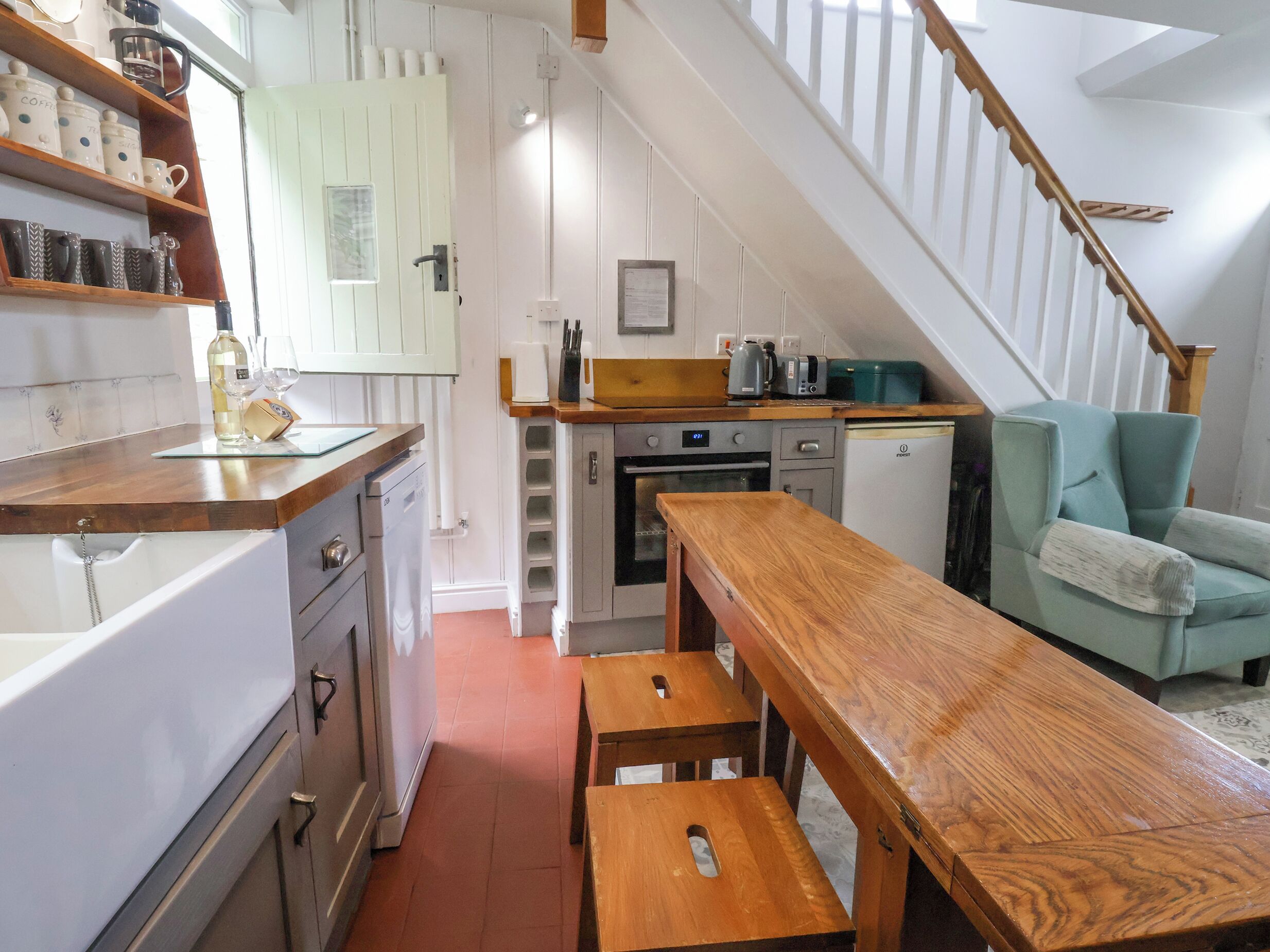 Cottage | Private kitchen | Fridge, dishwasher, electric kettle, toaster
