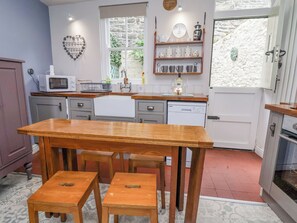 Casa rural | Cuina privada | Frigorífic, rentaplats, bullidora elèctrica i torradora